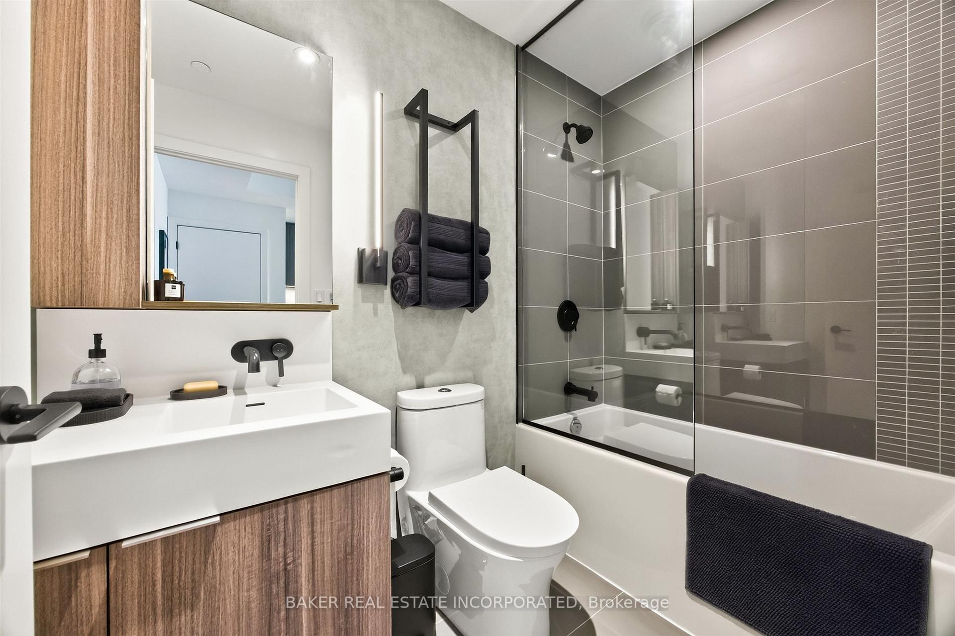 Photo 7 of Unit 3203, 127 Broadway Avenue, Toronto, Mount Pleasant West — HOMEH