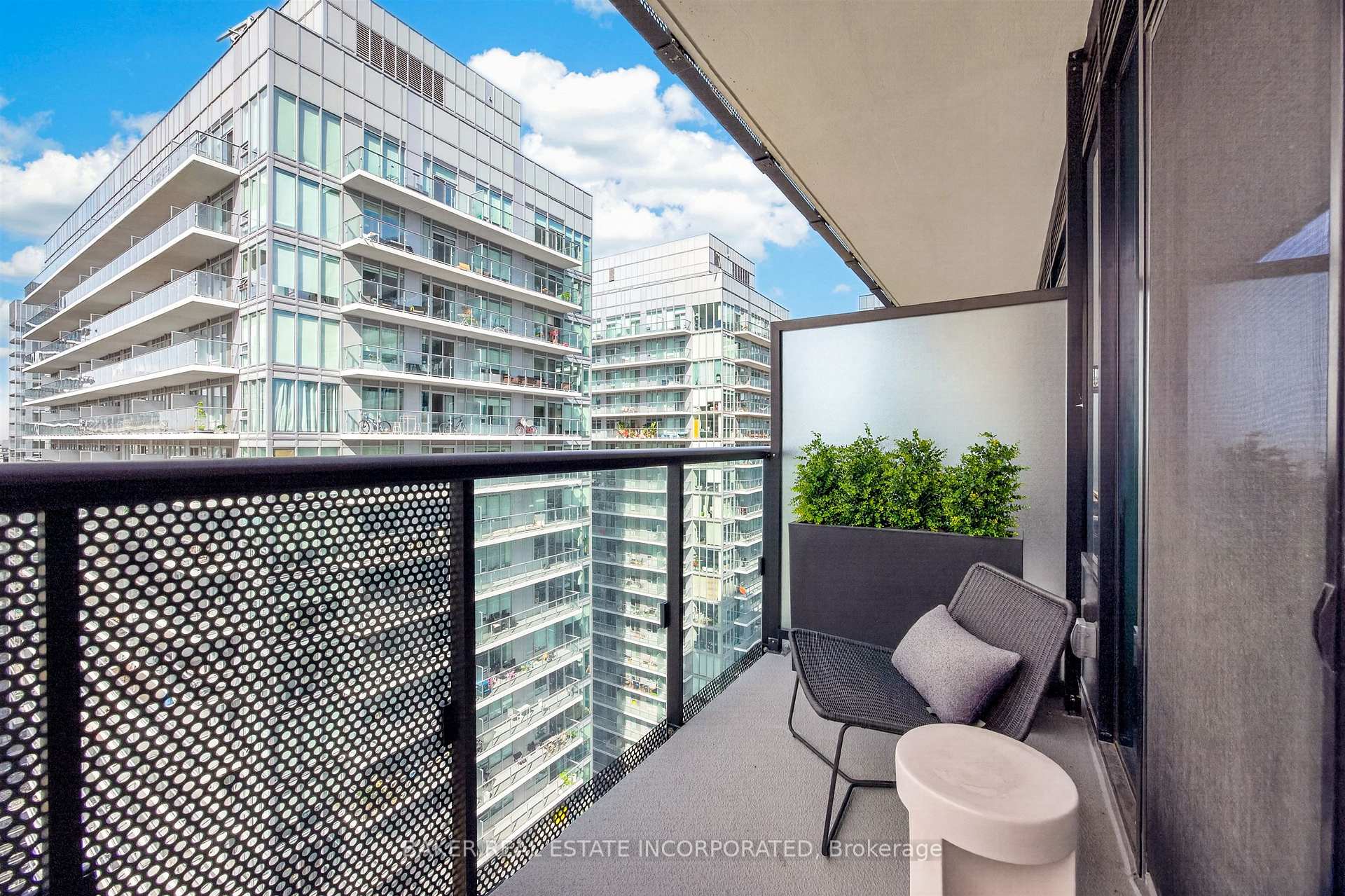 Photo 8 of Unit 3203, 127 Broadway Avenue, Toronto, Mount Pleasant West — HOMEH