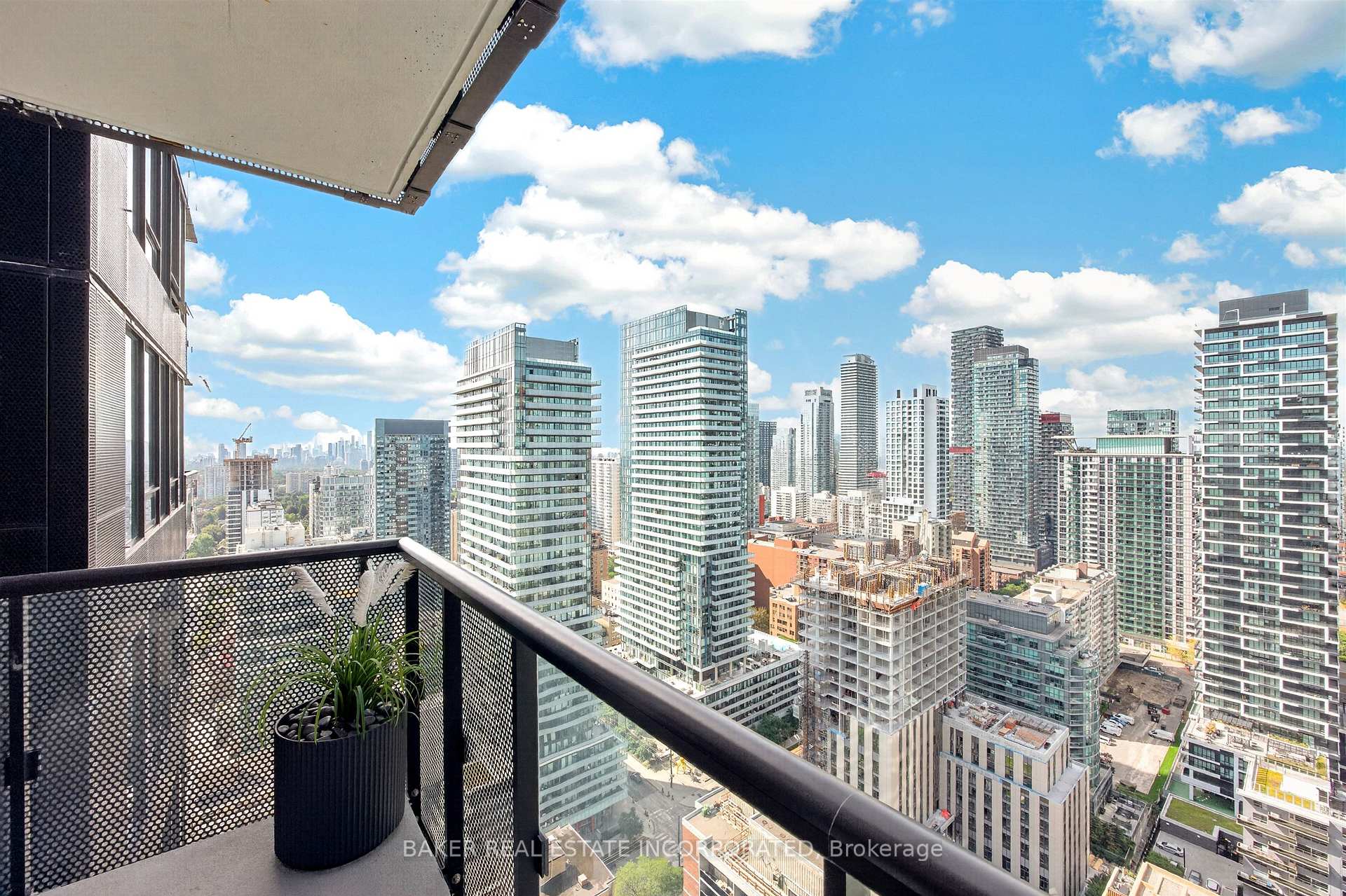 Photo 9 of Unit 3203, 127 Broadway Avenue, Toronto, Mount Pleasant West — HOMEH