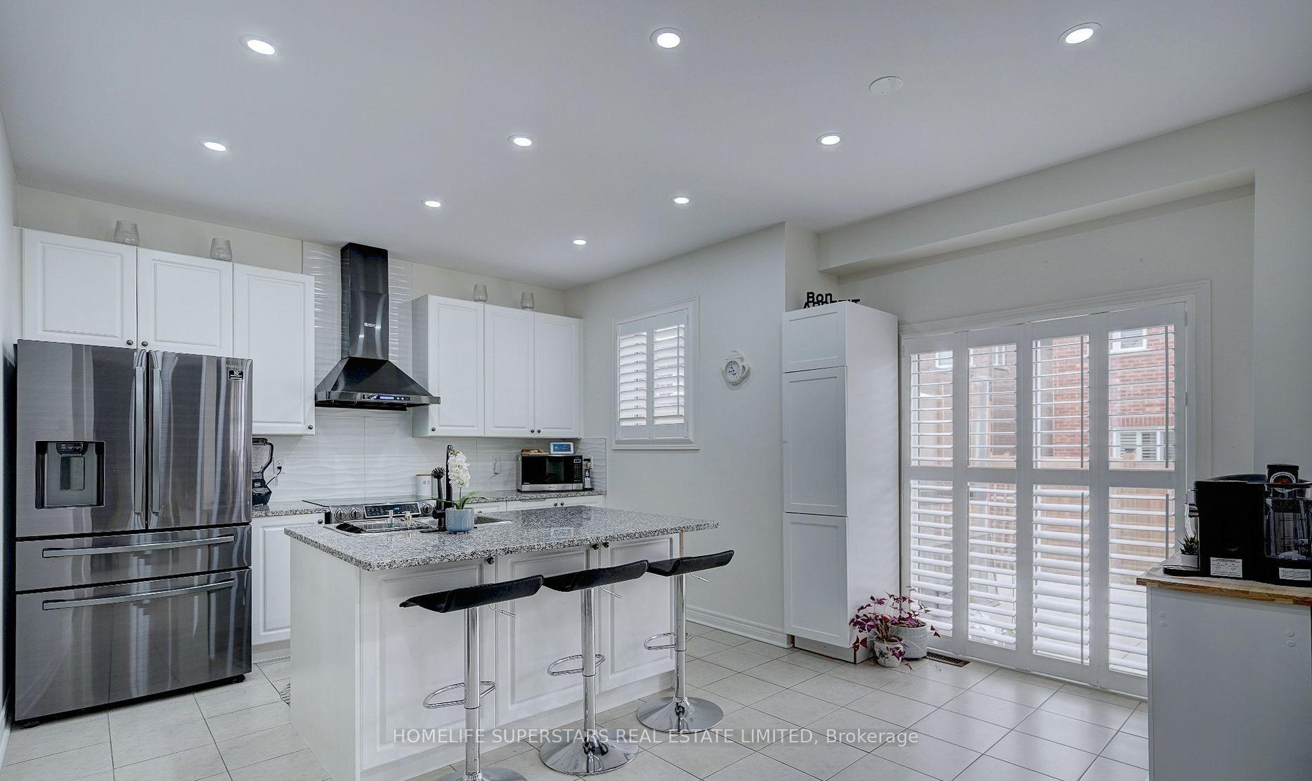 Photo 18 of 556 Bessborough Drive W, Milton, Harrison — HOMEH