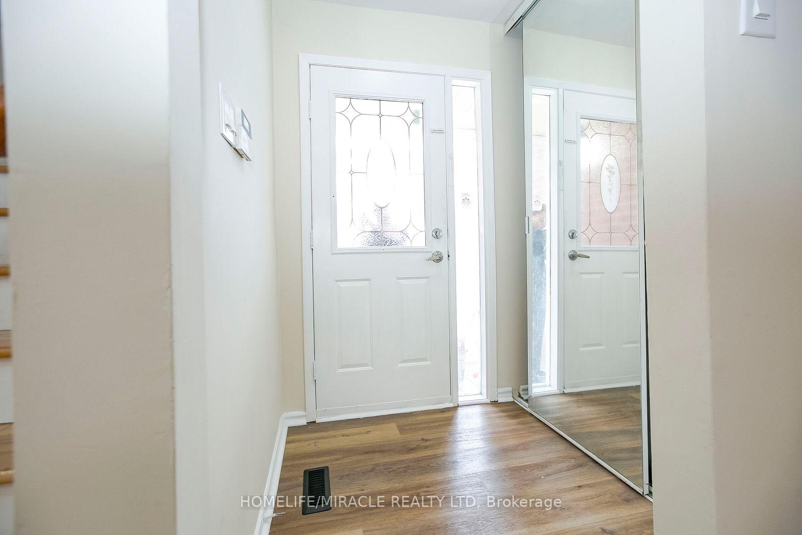 Photo 4 of 33 Adam Street, Brampton, Heart Lake West — HOMEH