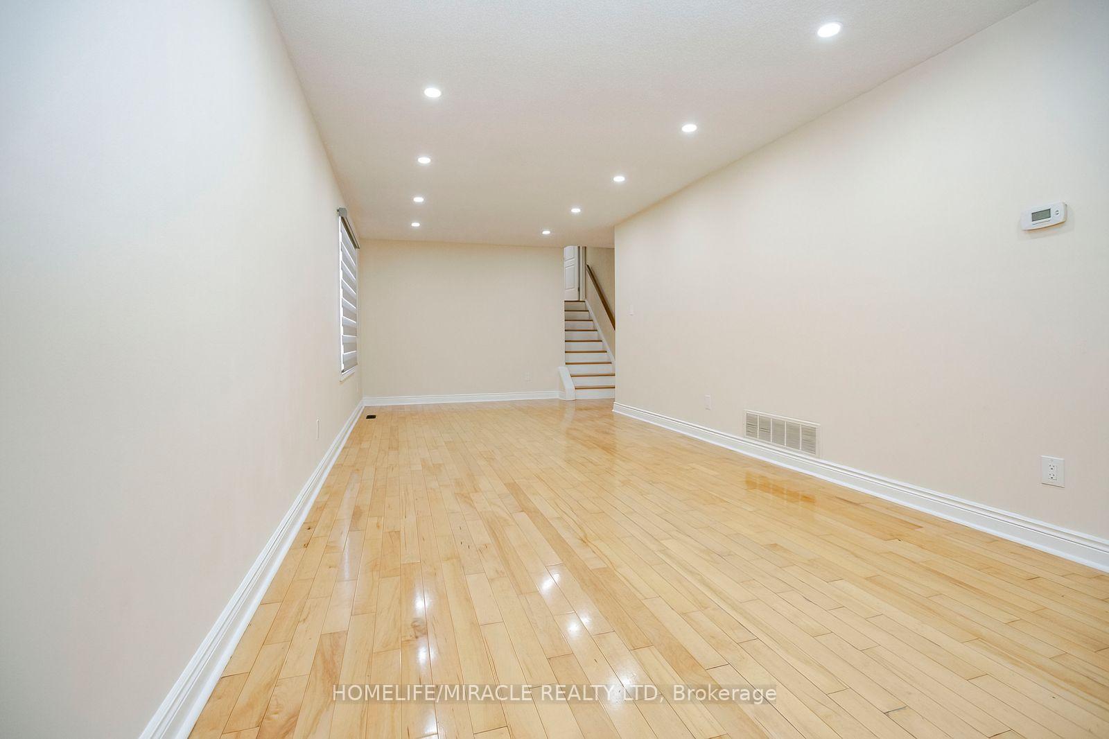Photo 7 of 33 Adam Street, Brampton, Heart Lake West — HOMEH