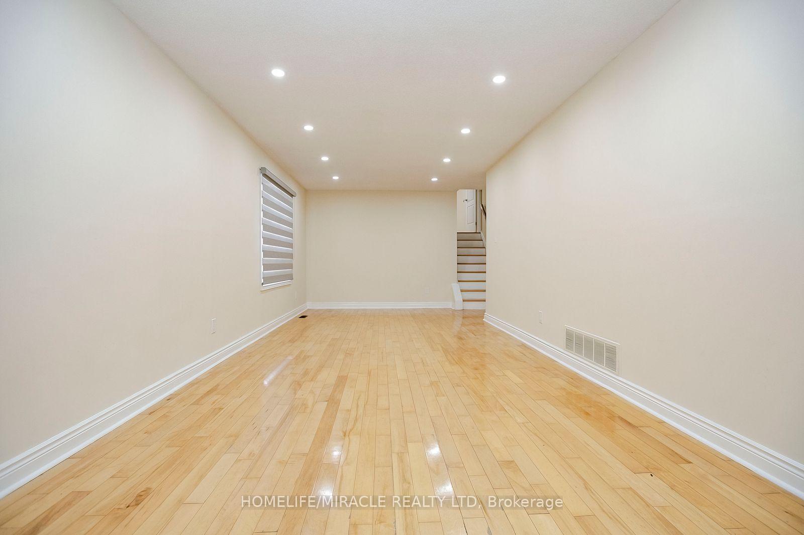Photo 8 of 33 Adam Street, Brampton, Heart Lake West — HOMEH