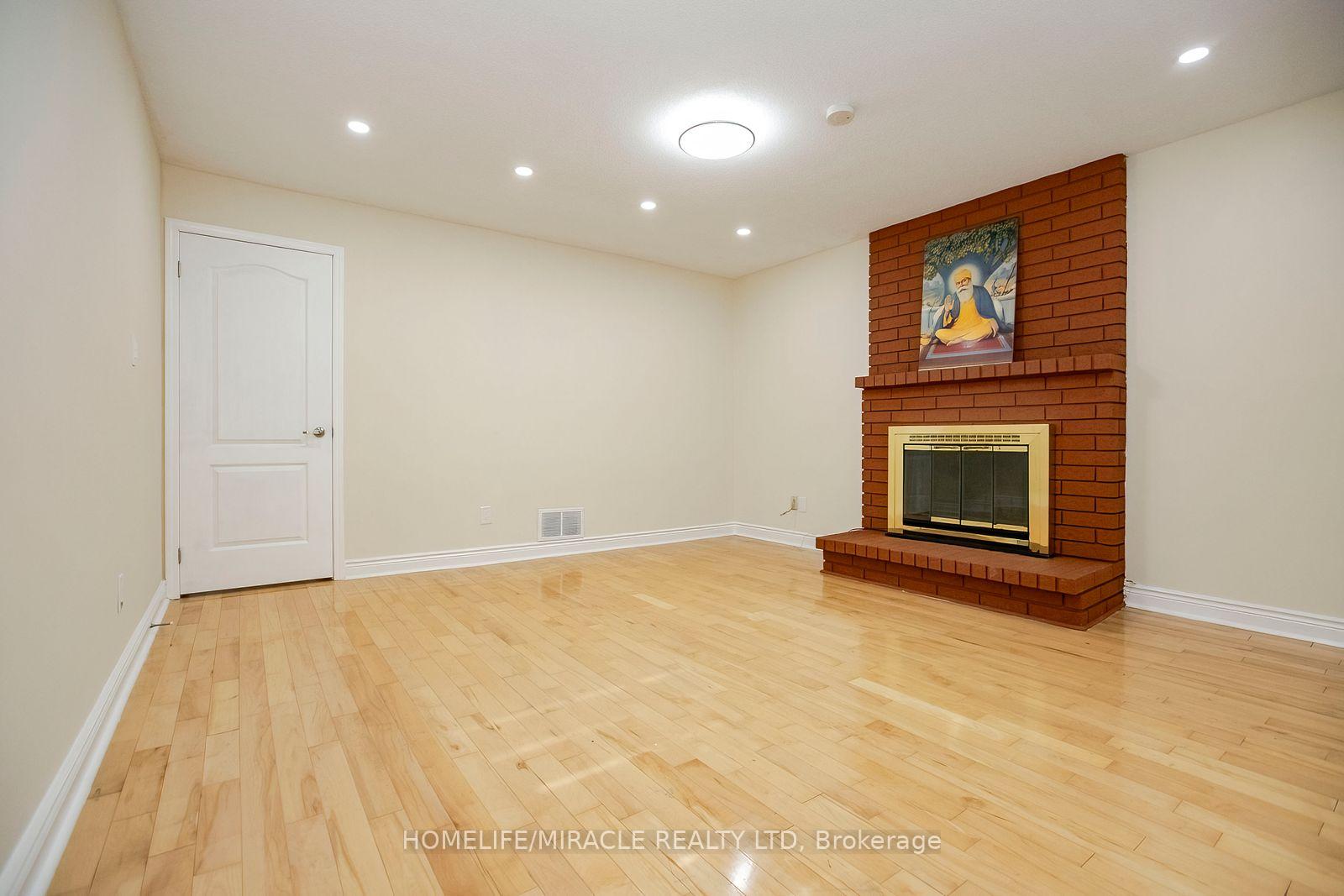 Photo 17 of 33 Adam Street, Brampton, Heart Lake West — HOMEH