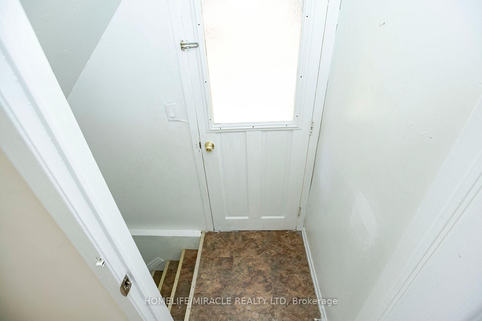 Photo 36 of 33 Adam Street, Brampton, Heart Lake West — HOMEH