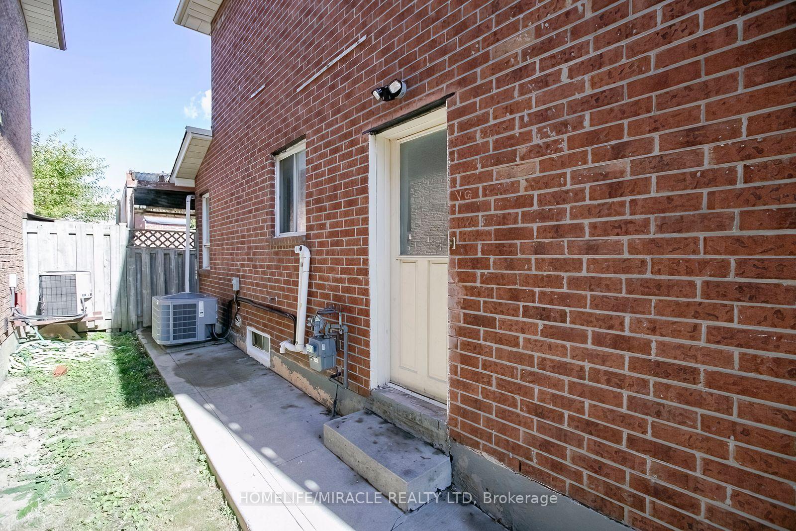 Photo 50 of 33 Adam Street, Brampton, Heart Lake West — HOMEH