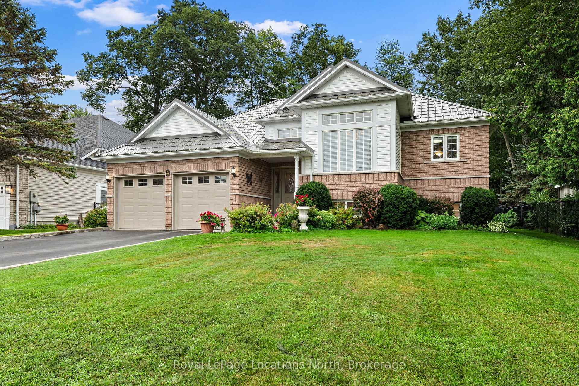 Photo 2 of 4 Trailwood Place, Wasaga Beach — HOMEH