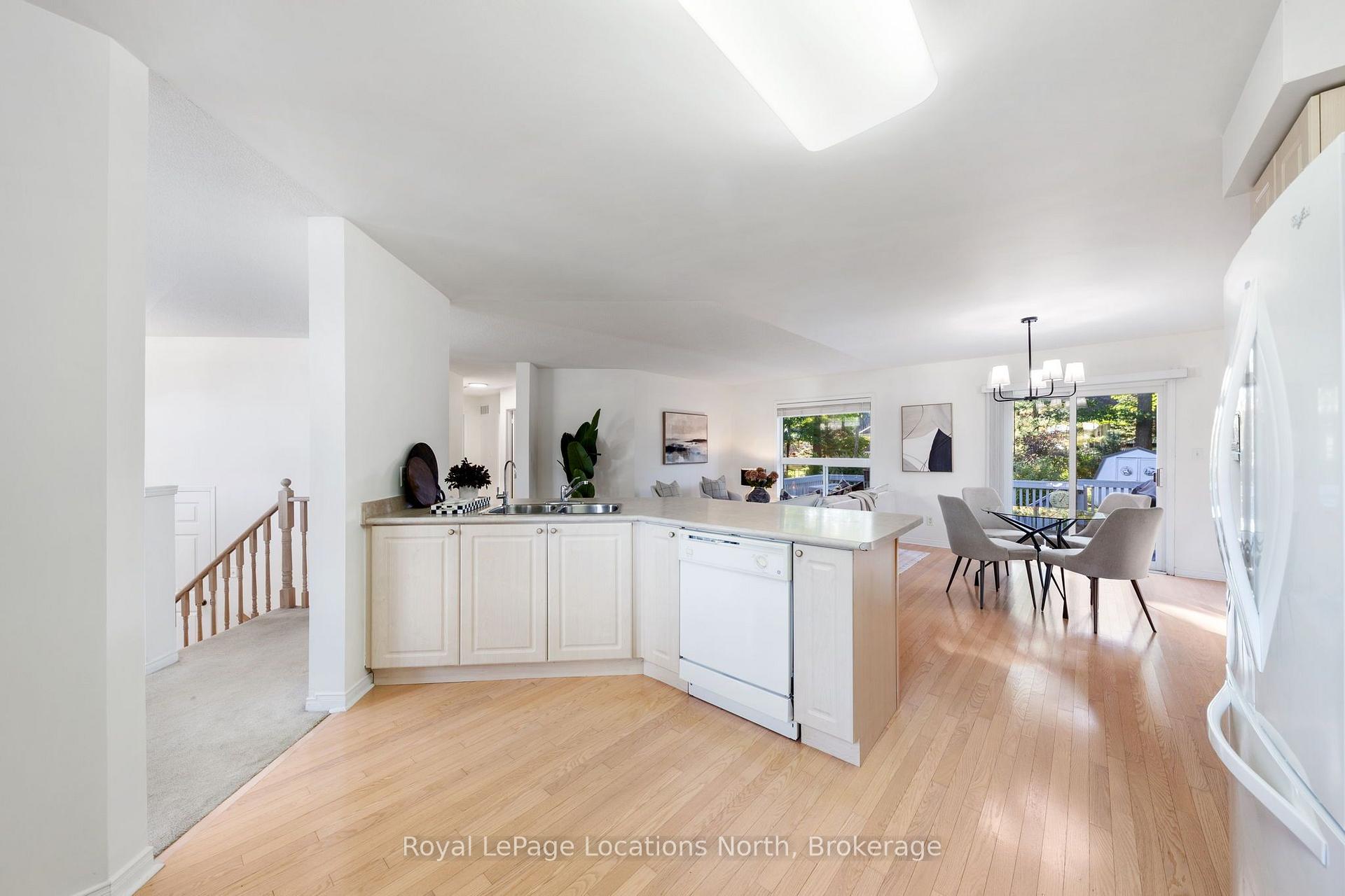Photo 10 of 4 Trailwood Place, Wasaga Beach — HOMEH