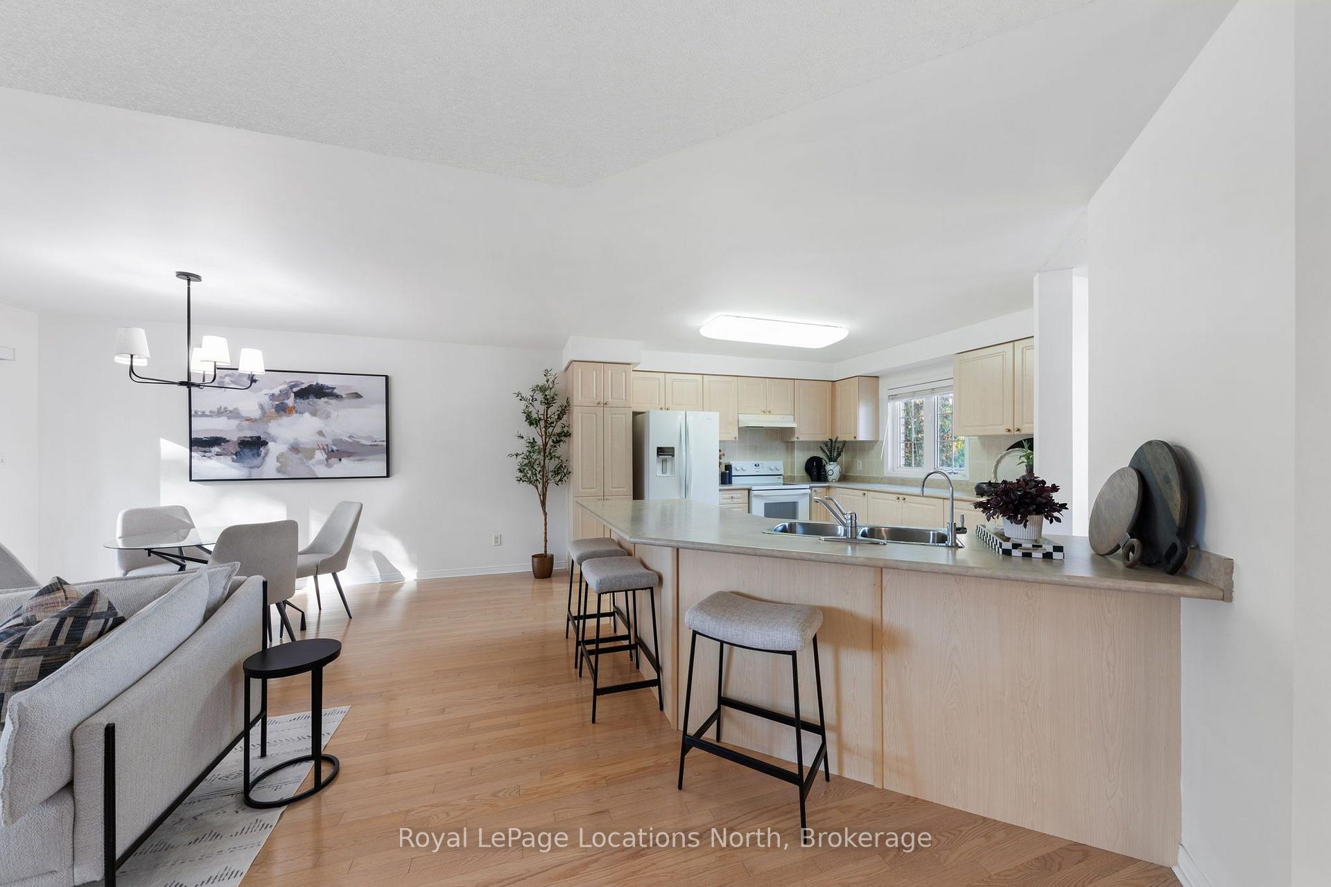 Photo 11 of 4 Trailwood Place, Wasaga Beach — HOMEH