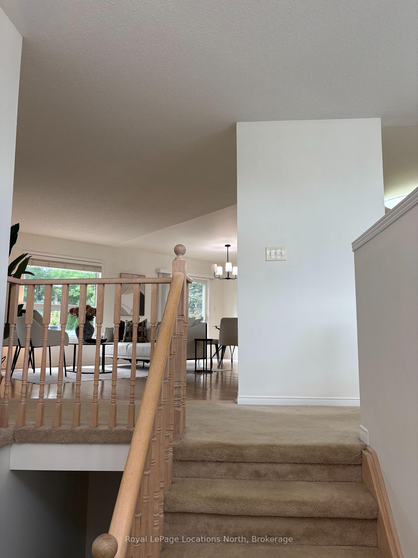 Photo 8 of 4 Trailwood Place, Wasaga Beach — HOMEH