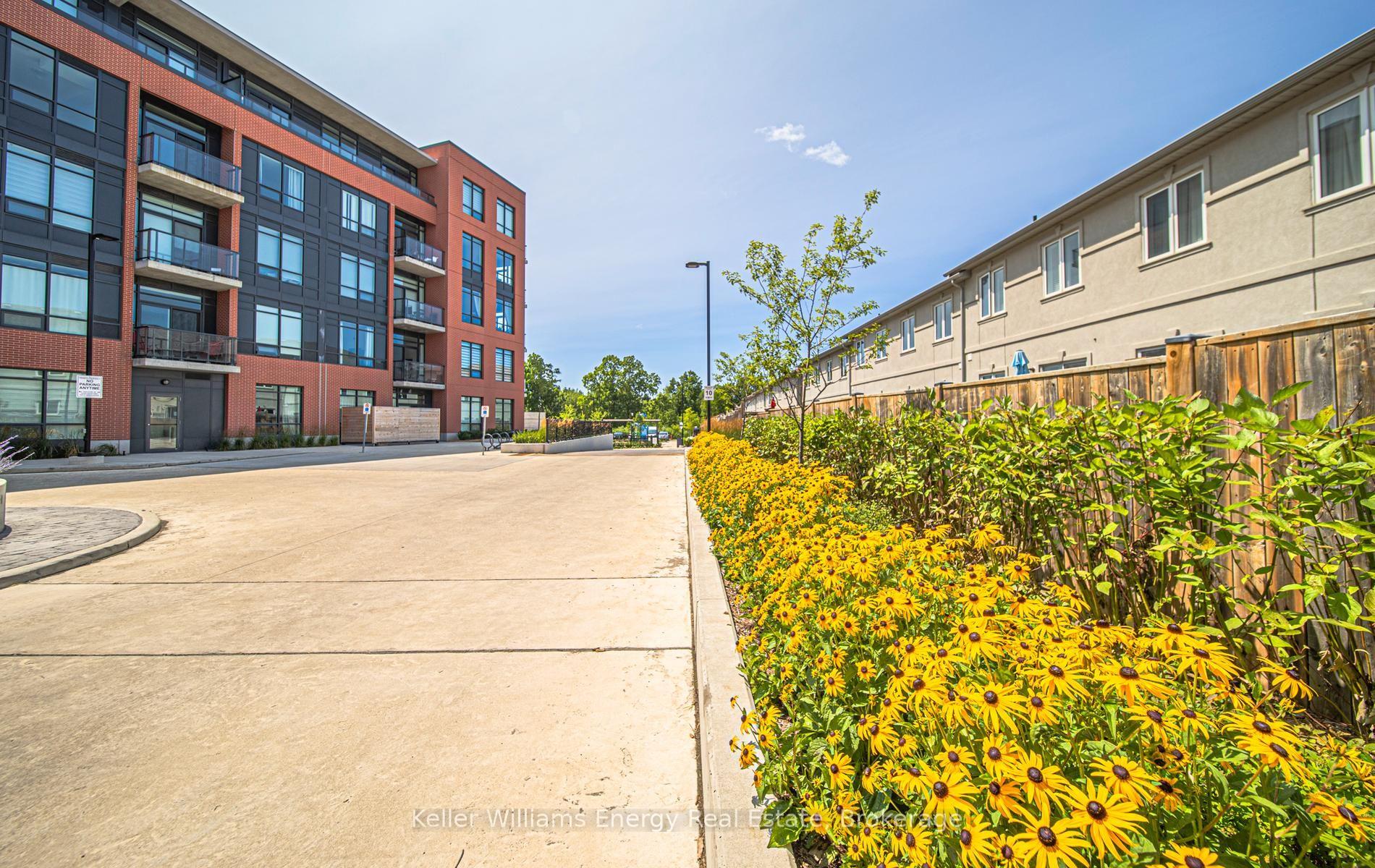 Photo 5 of Unit 301, 1010 Dundas Street E, Whitby, Pringle Creek — HOMEH