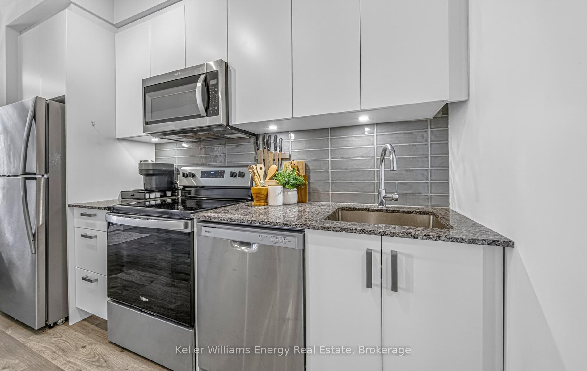 Photo 7 of Unit 301, 1010 Dundas Street E, Whitby, Pringle Creek — HOMEH