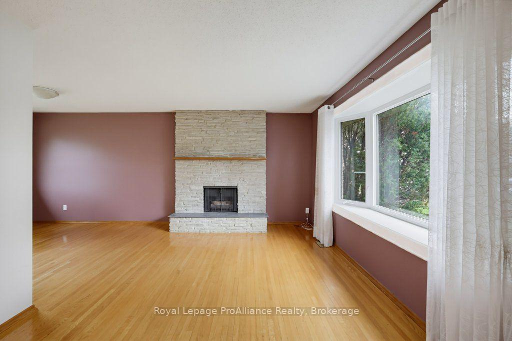 Photo 4 of 23 Thorncliffe Drive, Belleville, Belleville Ward — HOMEH