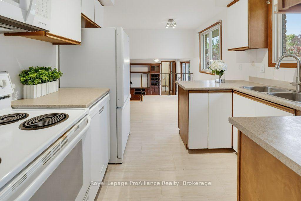 Photo 11 of 23 Thorncliffe Drive, Belleville, Belleville Ward — HOMEH