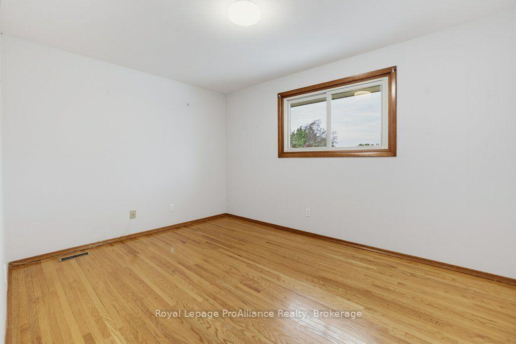 Photo 25 of 23 Thorncliffe Drive, Belleville, Belleville Ward — HOMEH