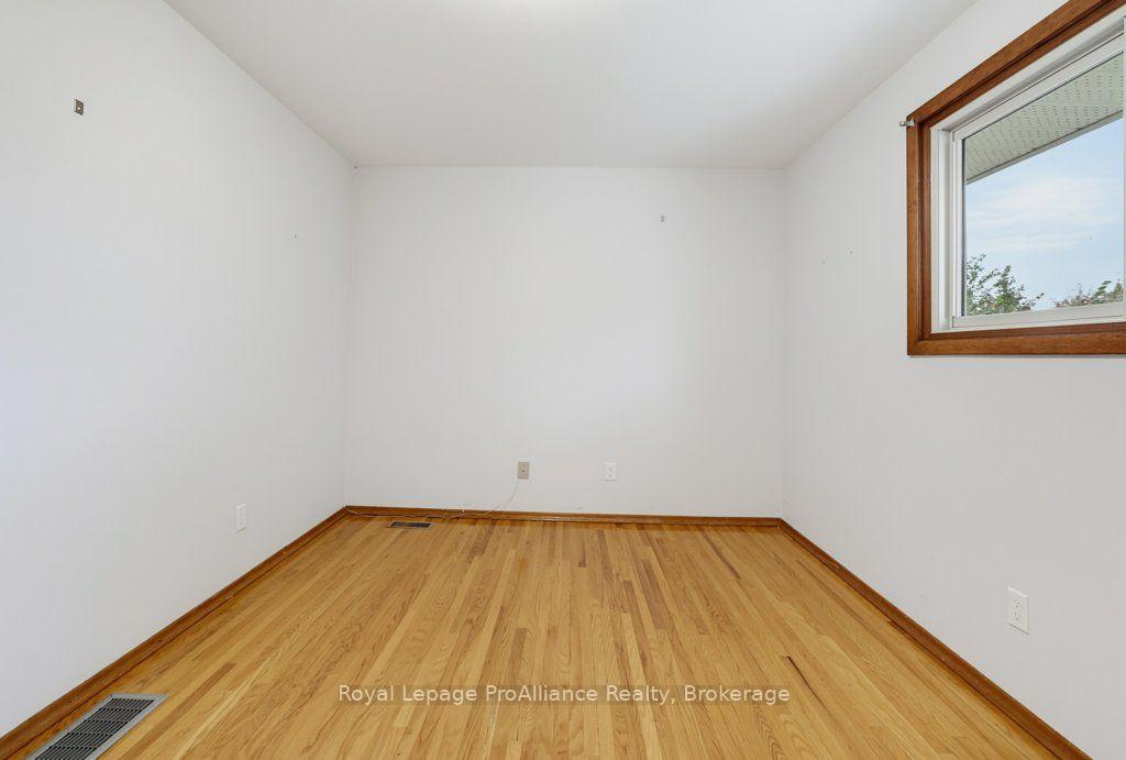 Photo 26 of 23 Thorncliffe Drive, Belleville, Belleville Ward — HOMEH