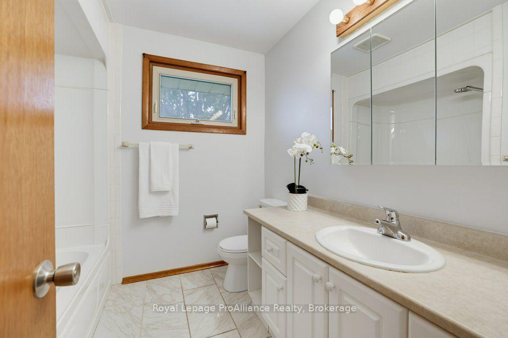 Photo 36 of 23 Thorncliffe Drive, Belleville, Belleville Ward — HOMEH