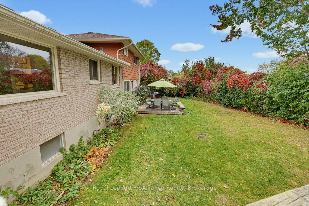 Photo 43 of 23 Thorncliffe Drive, Belleville, Belleville Ward — HOMEH