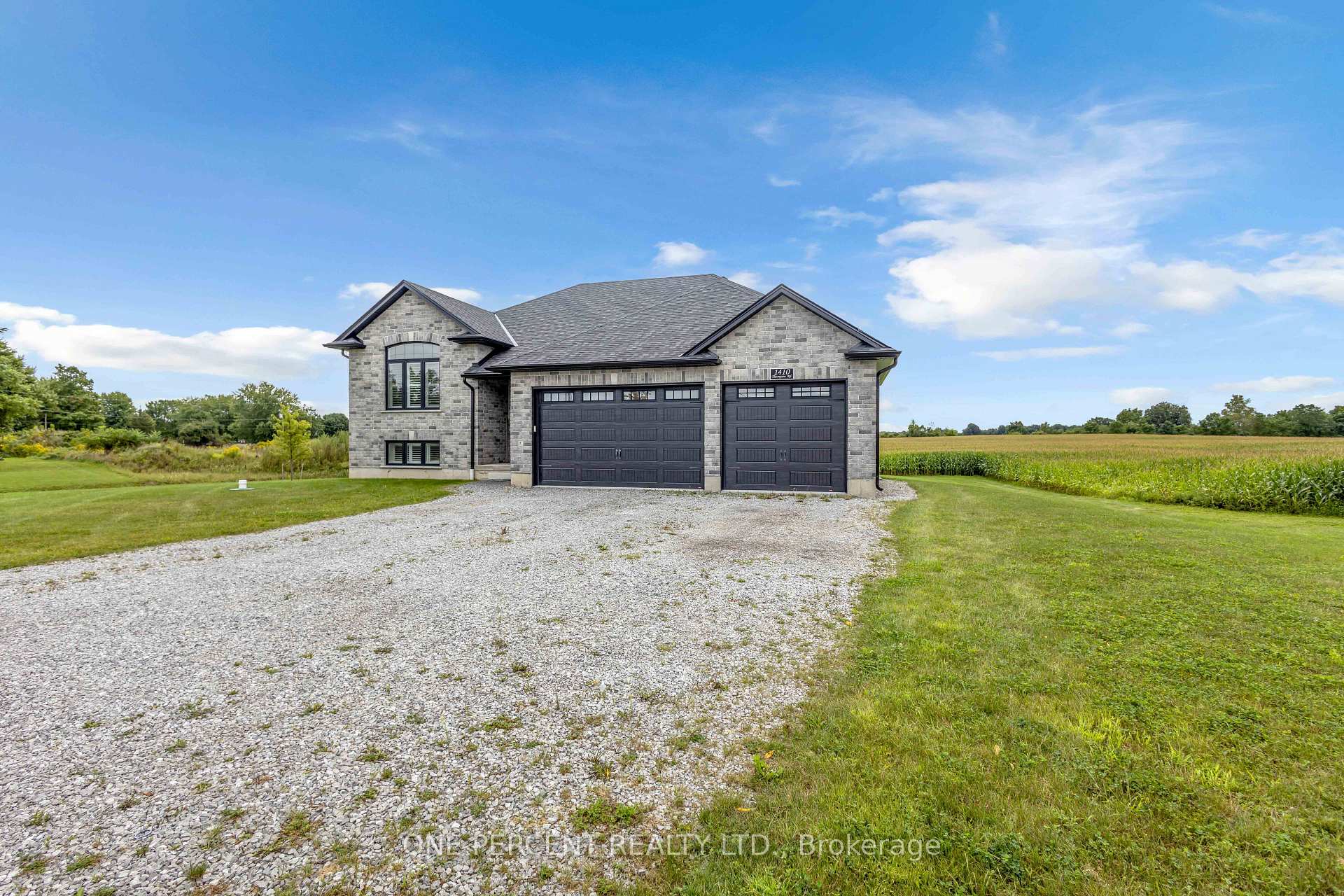 Photo 2 of 1410 Thompson Road E, Norfolk, Villa Nova — HOMEH