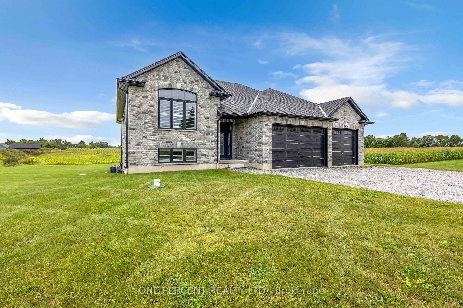 Photo 3 of 1410 Thompson Road E, Norfolk, Villa Nova — HOMEH