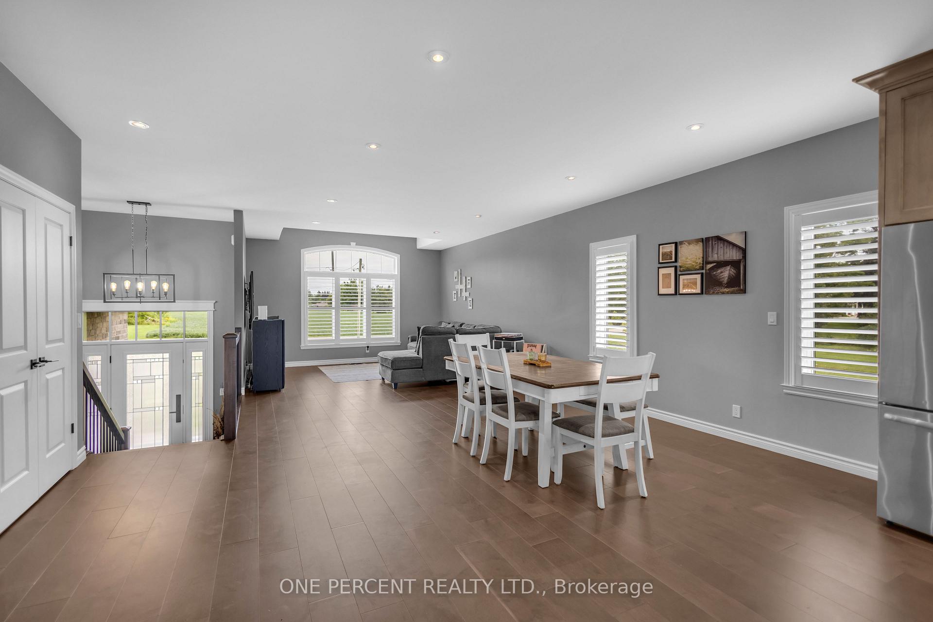 Photo 6 of 1410 Thompson Road E, Norfolk, Villa Nova — HOMEH