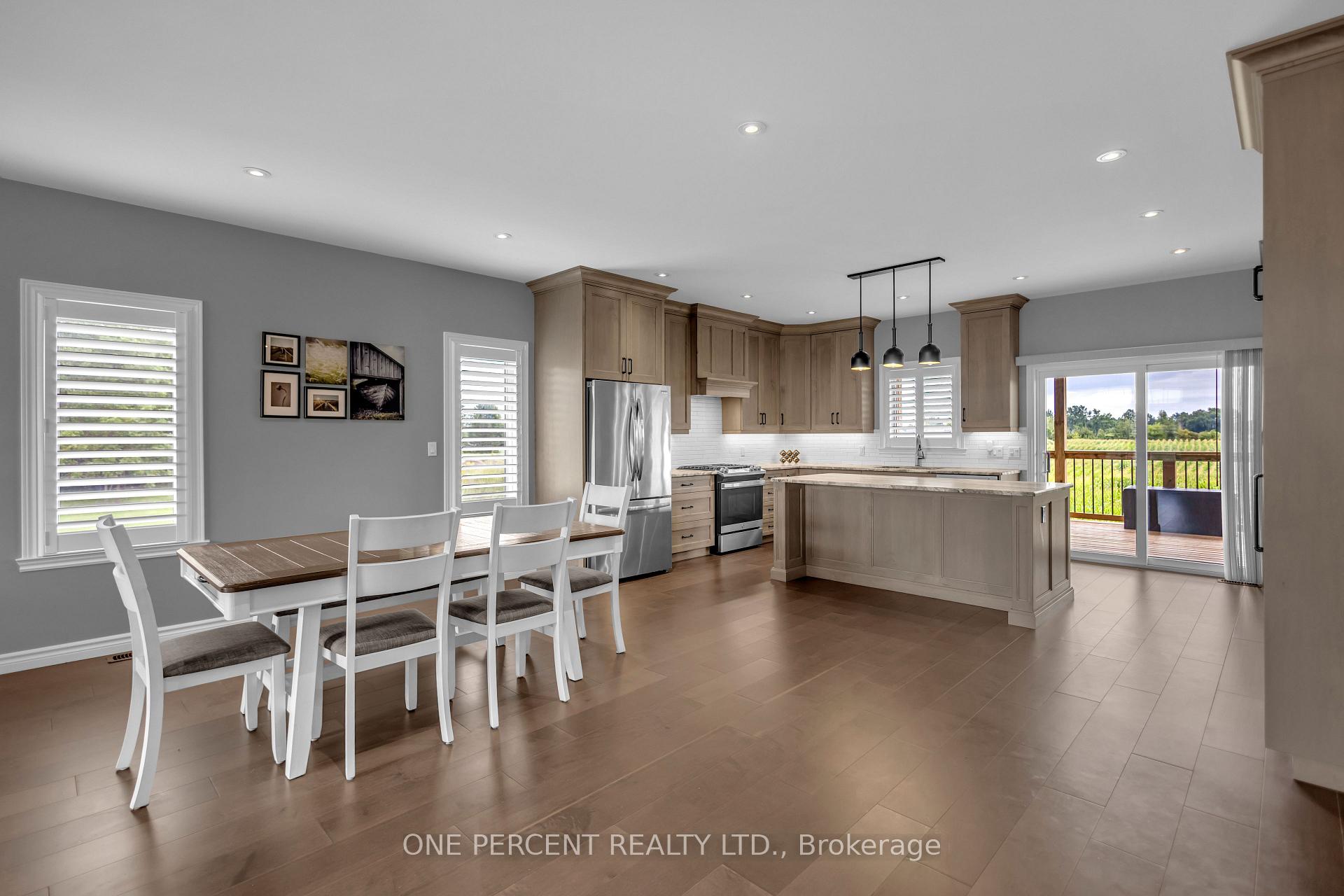 Photo 7 of 1410 Thompson Road E, Norfolk, Villa Nova — HOMEH