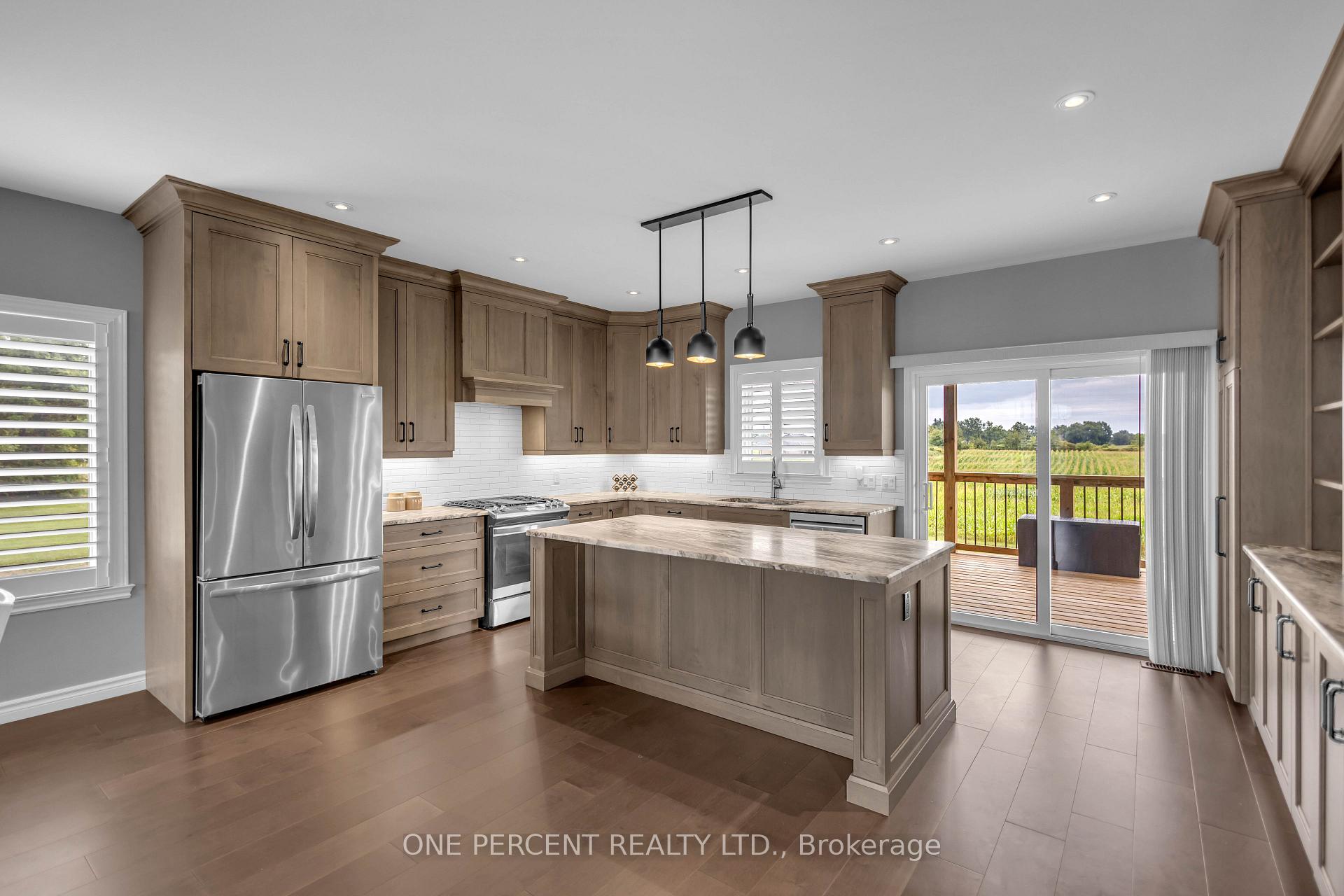Photo 9 of 1410 Thompson Road E, Norfolk, Villa Nova — HOMEH