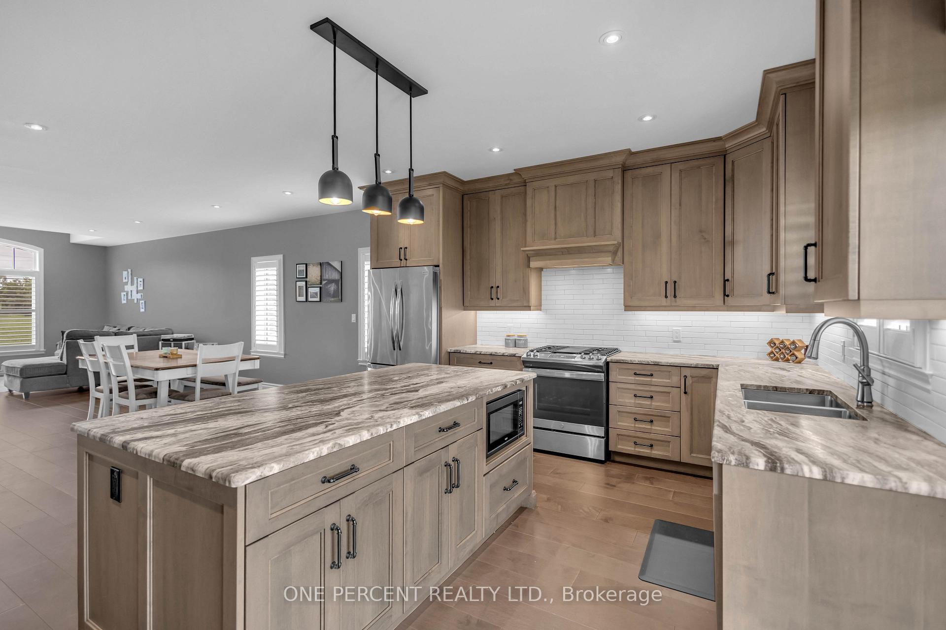 Photo 10 of 1410 Thompson Road E, Norfolk, Villa Nova — HOMEH