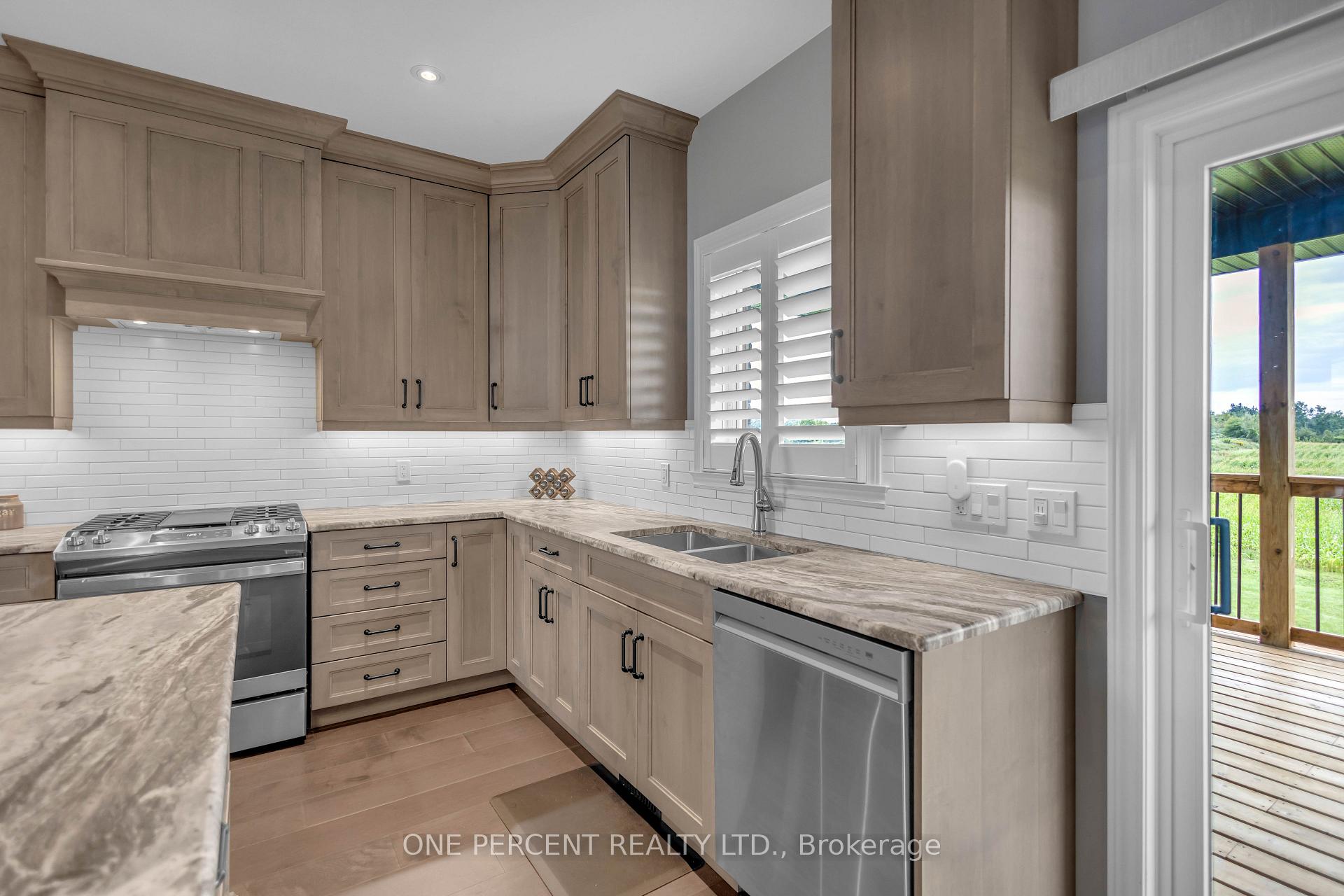 Photo 12 of 1410 Thompson Road E, Norfolk, Villa Nova — HOMEH