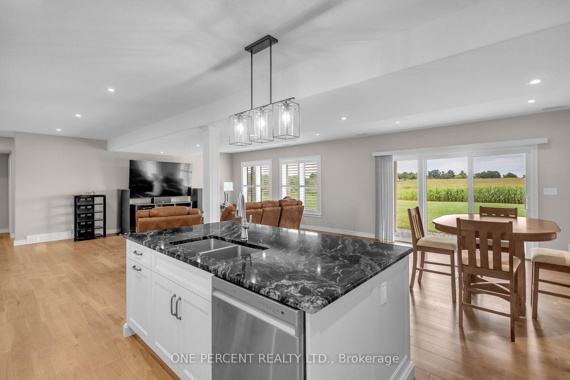 Photo 33 of 1410 Thompson Road E, Norfolk, Villa Nova — HOMEH