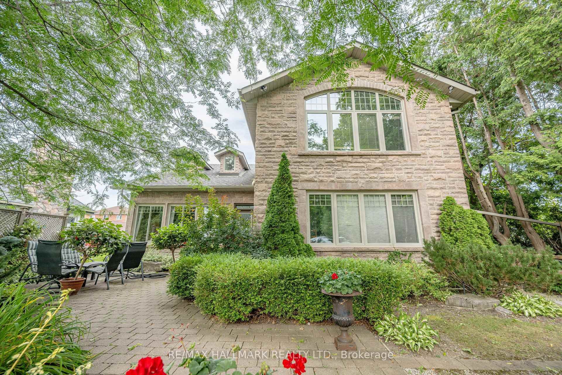 Photo of 361 Lake Drive N