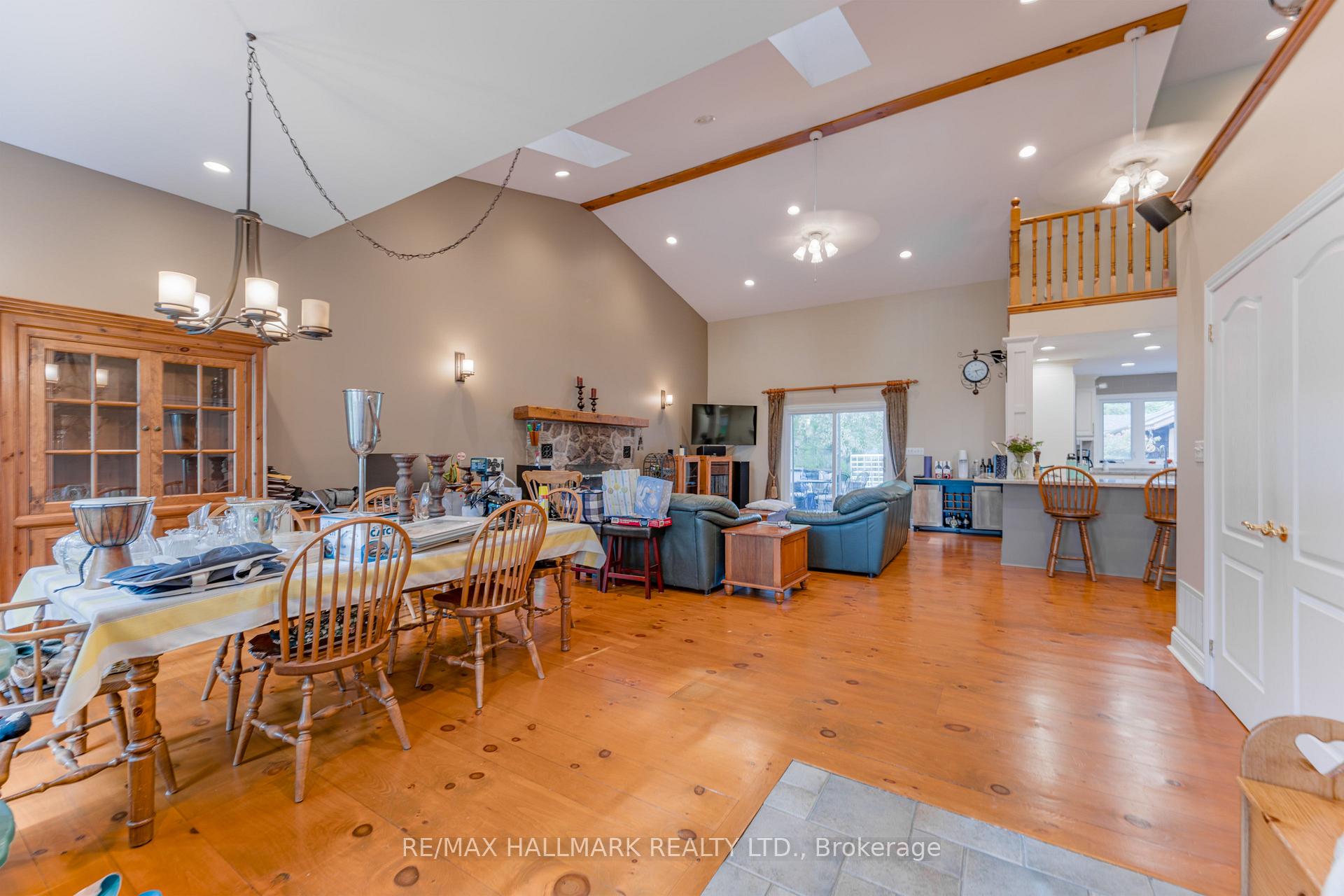 Photo 2 of 361 Lake Drive N, Georgina, Historic Lakeshore Communities — HOMEH