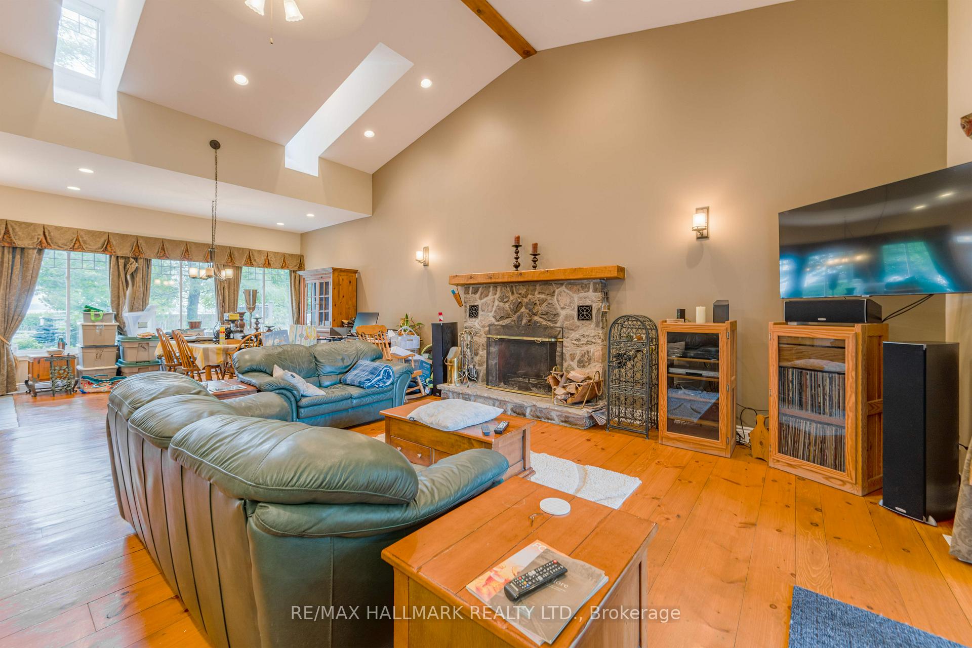 Photo 5 of 361 Lake Drive N, Georgina, Historic Lakeshore Communities — HOMEH