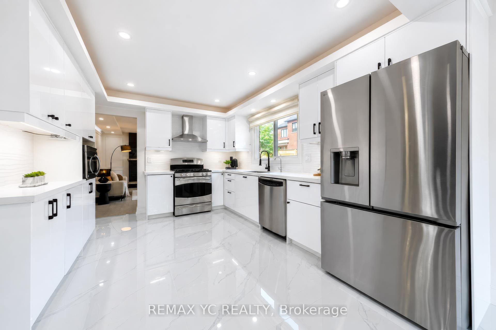 Photo 12 of 4 Simmons Crescent, Aurora, Aurora Highlands — HOMEH