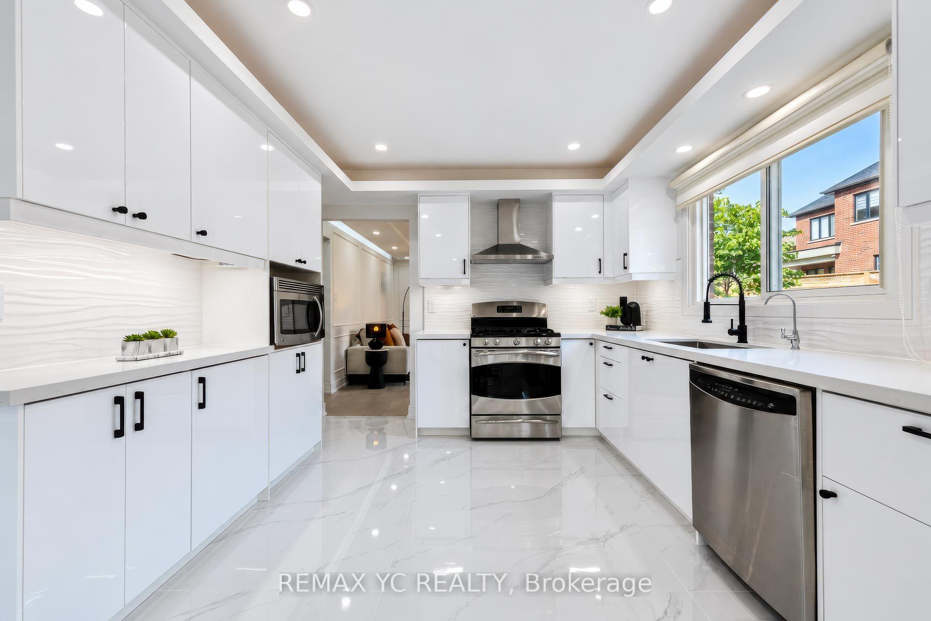 Photo 13 of 4 Simmons Crescent, Aurora, Aurora Highlands — HOMEH