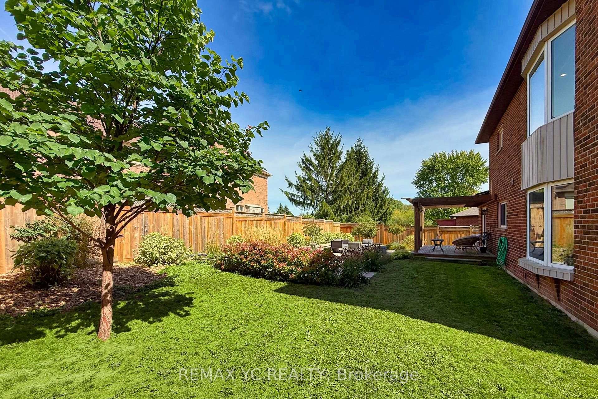 Photo 38 of 4 Simmons Crescent, Aurora, Aurora Highlands — HOMEH