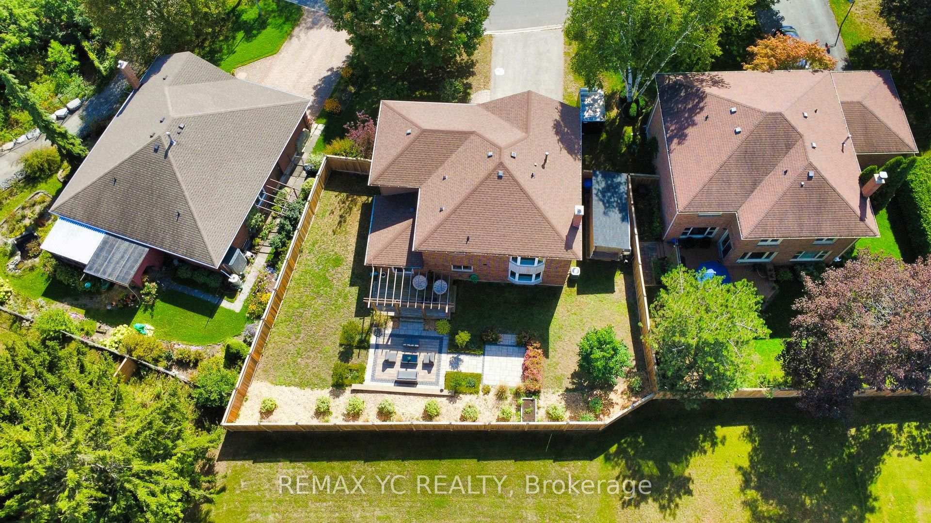 Photo 42 of 4 Simmons Crescent, Aurora, Aurora Highlands — HOMEH