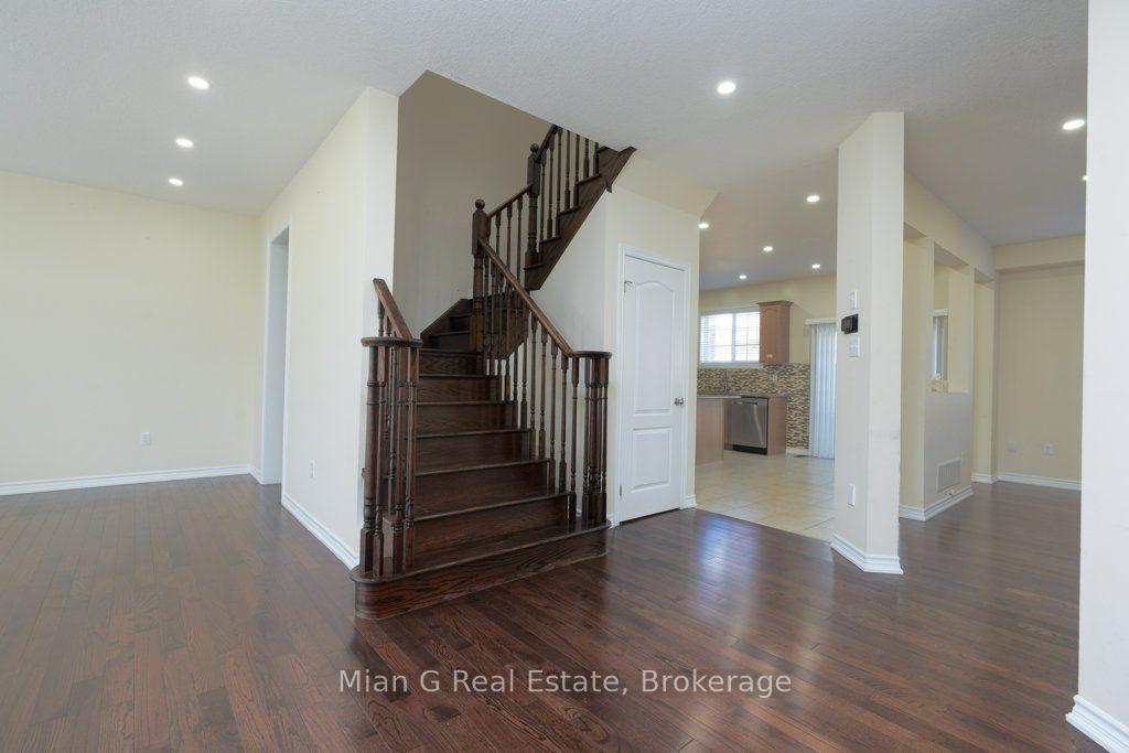 Photo 2 of 519 Miller Way E, Milton, Clarke — HOMEH