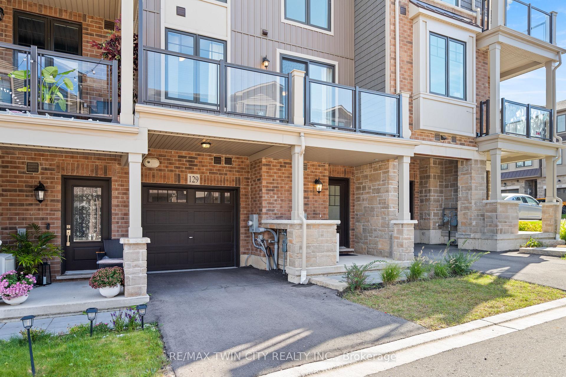 Photo 3 of Unit 129, 10 Birmingham Drive, Cambridge, Hagey — HOMEH