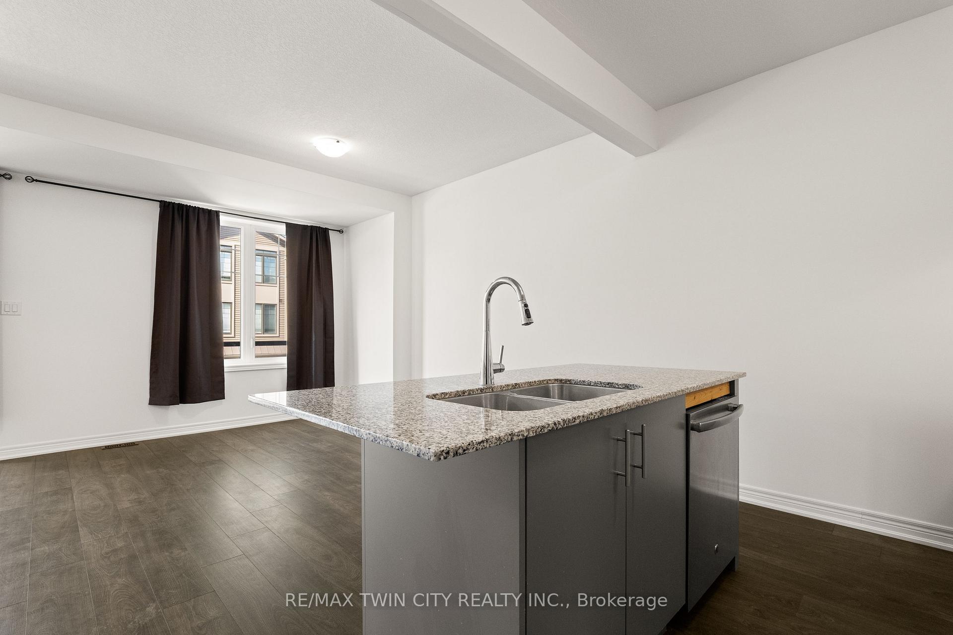 Photo 21 of Unit 129, 10 Birmingham Drive, Cambridge, Hagey — HOMEH