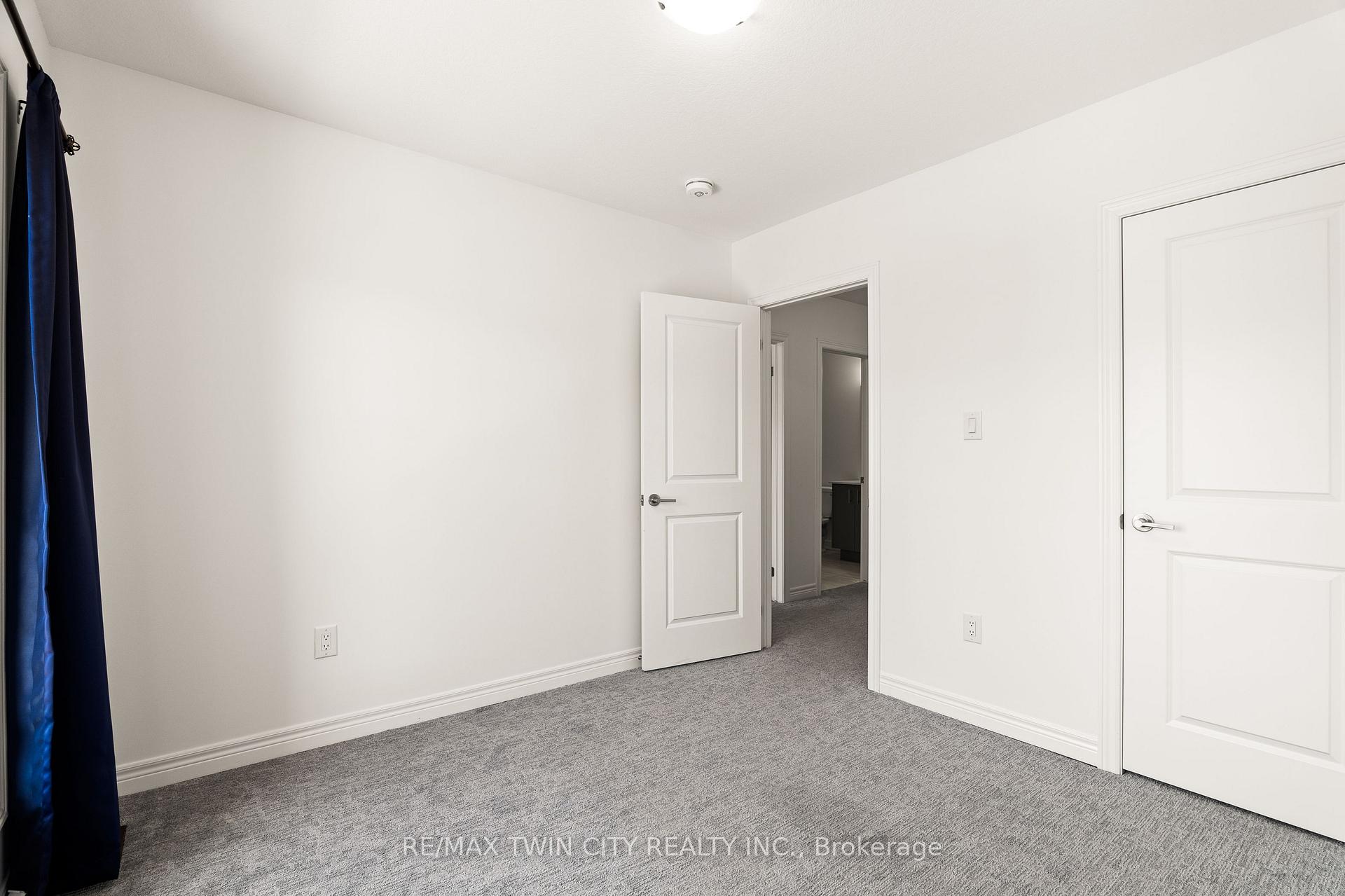 Photo 32 of Unit 129, 10 Birmingham Drive, Cambridge, Hagey — HOMEH