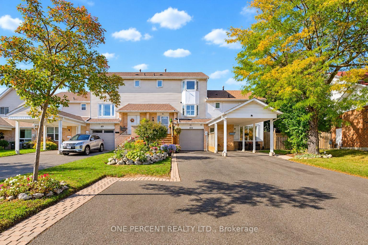 Photo 2 of 51 Courtleigh Square, Brampton, Heart Lake East — HOMEH