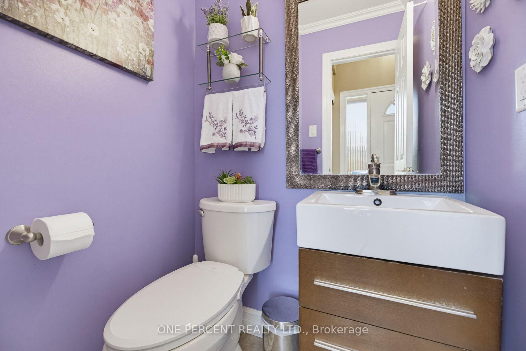 Photo 7 of 51 Courtleigh Square, Brampton, Heart Lake East — HOMEH