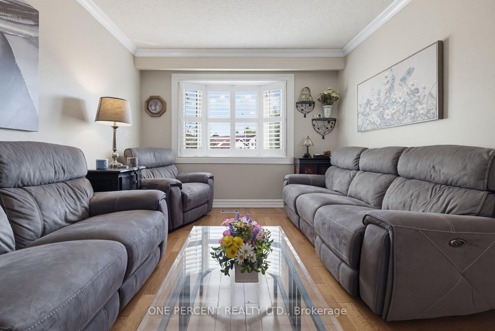 Photo 9 of 51 Courtleigh Square, Brampton, Heart Lake East — HOMEH