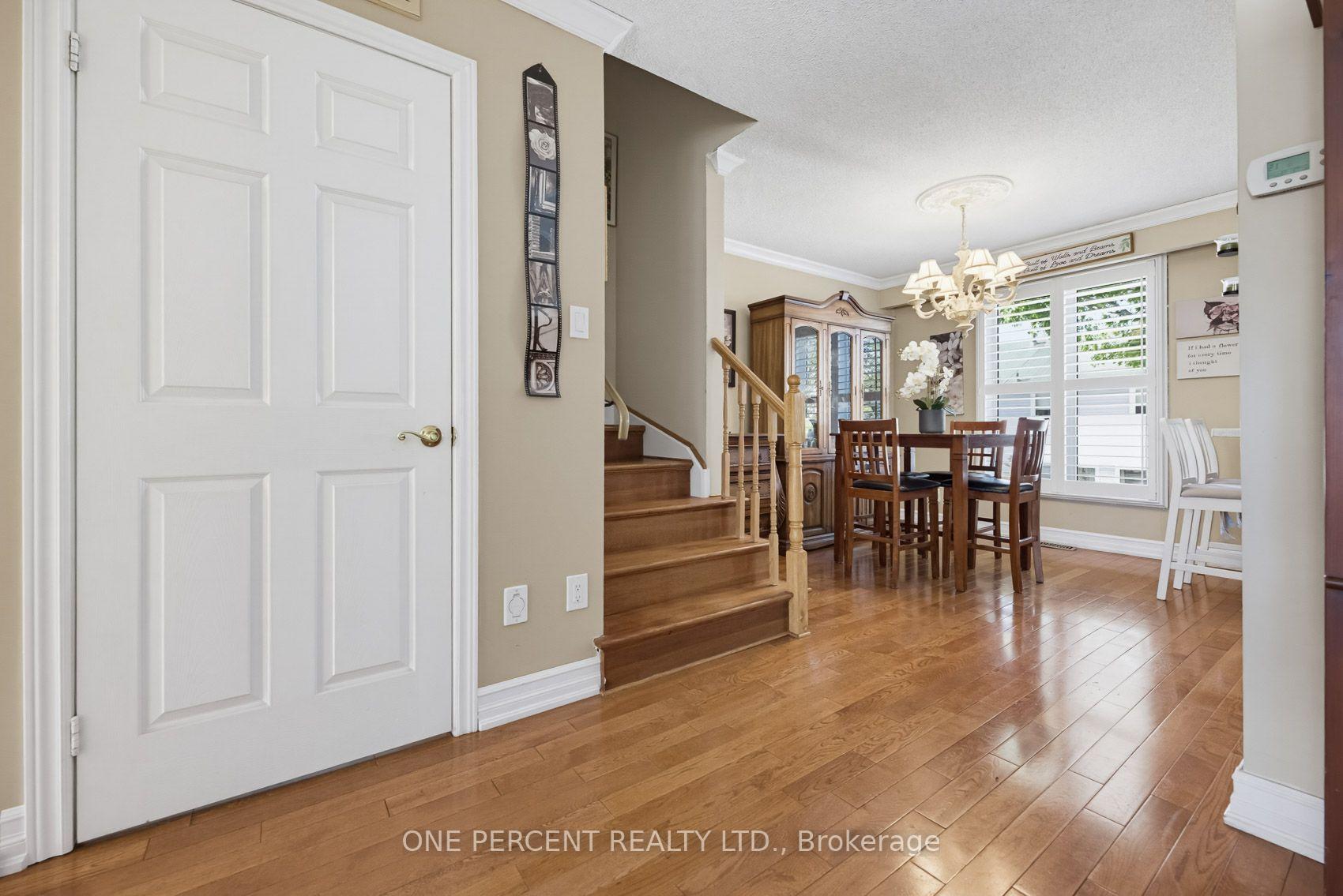 Photo 11 of 51 Courtleigh Square, Brampton, Heart Lake East — HOMEH