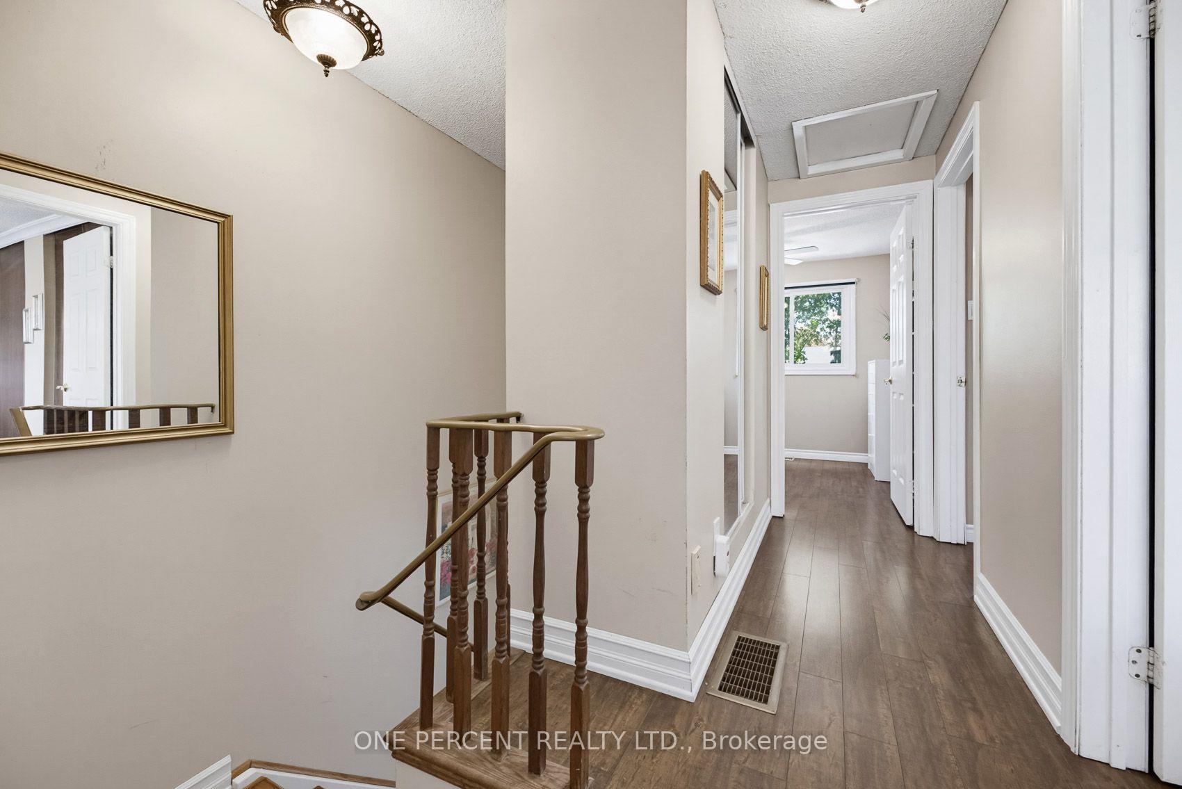 Photo 16 of 51 Courtleigh Square, Brampton, Heart Lake East — HOMEH