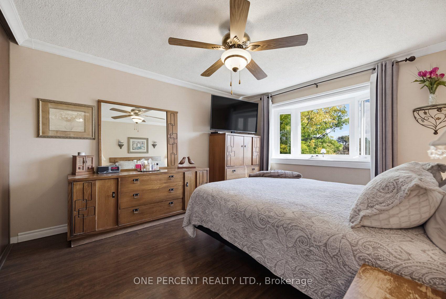 Photo 19 of 51 Courtleigh Square, Brampton, Heart Lake East — HOMEH