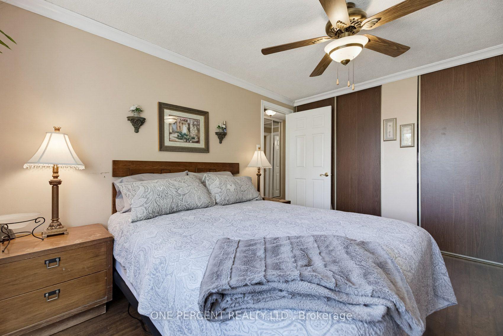 Photo 21 of 51 Courtleigh Square, Brampton, Heart Lake East — HOMEH