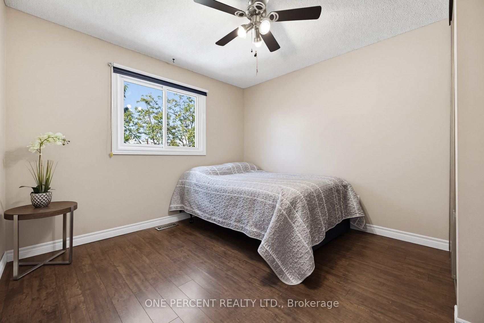Photo 22 of 51 Courtleigh Square, Brampton, Heart Lake East — HOMEH