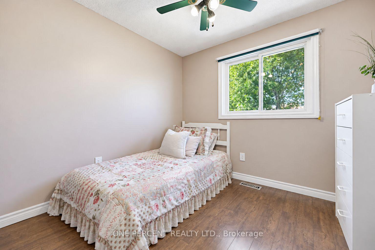 Photo 23 of 51 Courtleigh Square, Brampton, Heart Lake East — HOMEH